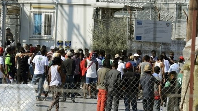 Υπεράριθμοι οι μετανάστες στις δομές φιλοξενίας των Ενόπλων Δυνάμεων