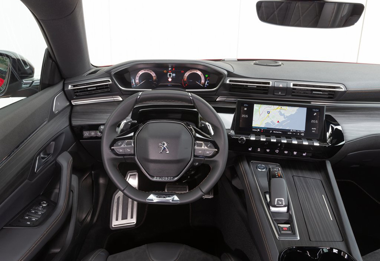 To πολυτελές εσωτερικό του γαλλικού μοντέλου