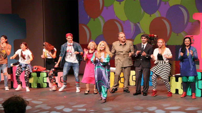 Λαμπερή η πρεμιέρα για το «Πιο τρελό τριήμερο» της Κέλλυς Σταμουλάκη στο θέατρο Ήβη