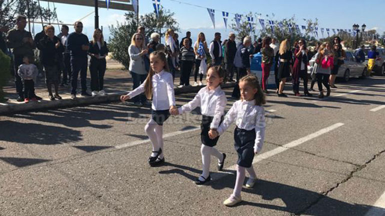 Φθιώτιδα: Συγκίνησε η παρέλαση της τυφλής μαθήτριας Φθιώτιδα: Συγκίνησε η παρέλαση της τυφλής μαθήτριας