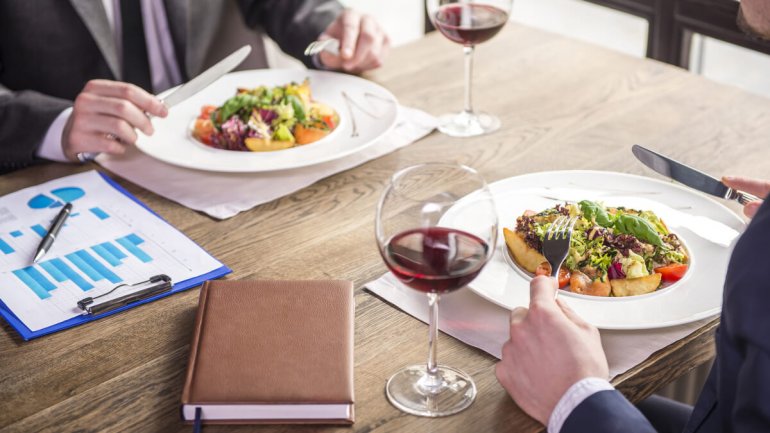 Τα λιγότερα γεύματα μέσα στην ημέρα βελτιώνουν την υγεία ανεξάρτητα από τις θερμίδες και το είδος διατροφής