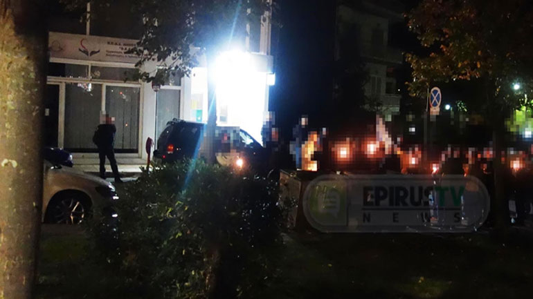 Ιωάννινα: Παράσταση διαμαρτυρίας στο Γενικό Προξενείο της Αλβανίας για τον θάνατο του 35χρονου στους Βουλιαράτες