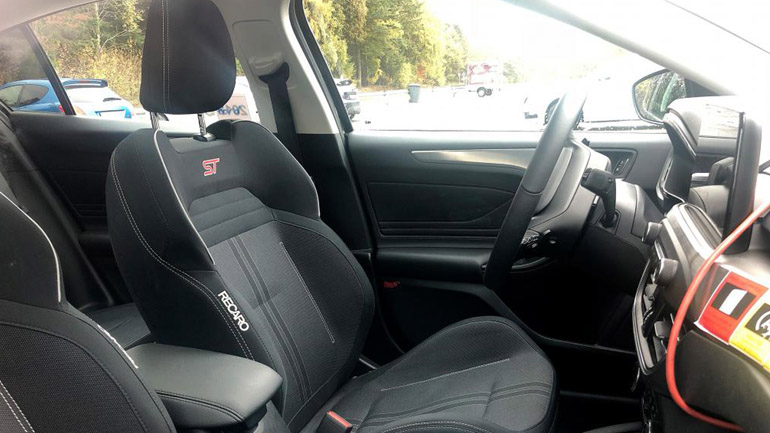 Οι πρώτες εικόνες από το εσωτερικό του Focus ST