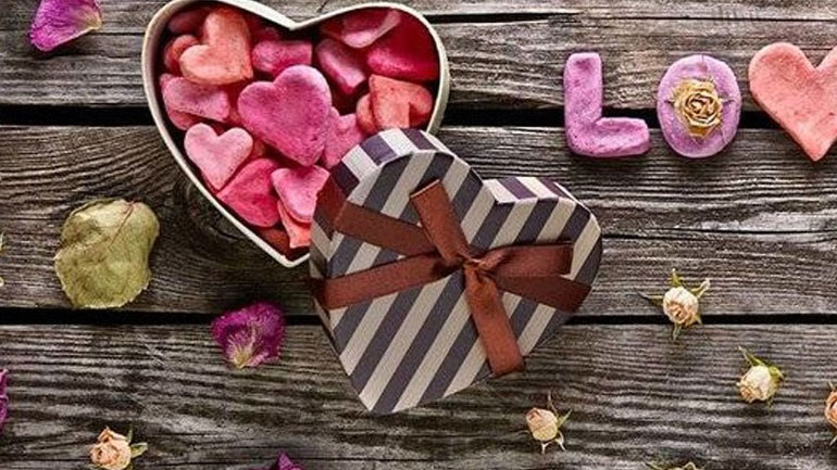 Μπορείς τελικά να ερωτευτείς με την πρώτη ματιά;