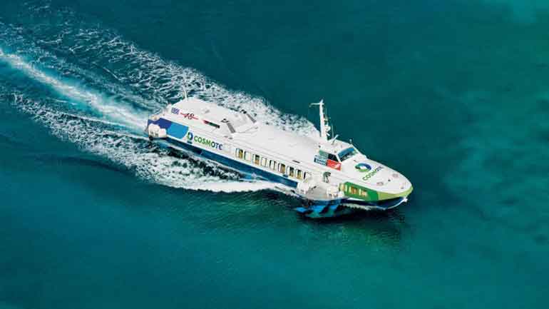 Στο λιμάνι του Πειραιά επιστρέφει το”Flying Dolphin 18″ μετά από μηχανική βλάβη