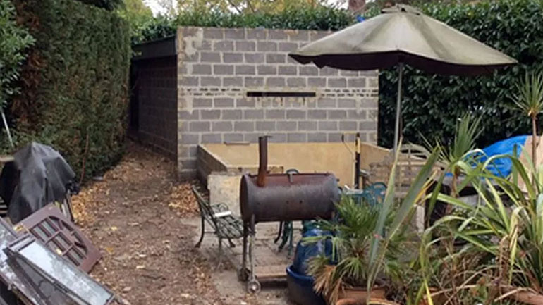 Βρετανία: Συνελήφθη ζευγάρι γιατί κρατούσε έναν άνδρα σκλάβο στο σπιτάκι του κήπου