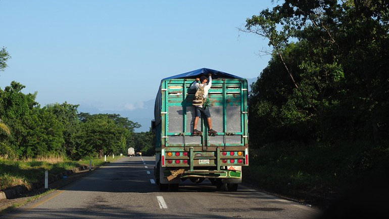 Μεξικό: Kαραβάνι με 2.000 μετανάστες κατευθύνεται στις ΗΠΑ