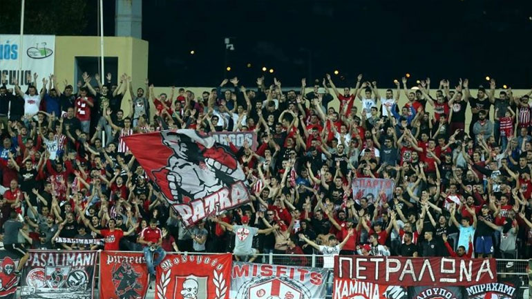 Eπεισόδια και προσωρινή διακοπή στο ματς Παναχαϊκή-Ολυμπιακός