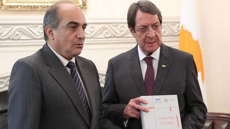 Παραδόθηκαν στον Ν. Αναστασιάδη και στα κοινοβουλευτικά κόμματα οι 4 τόμοι του Φακέλου της Κύπρου