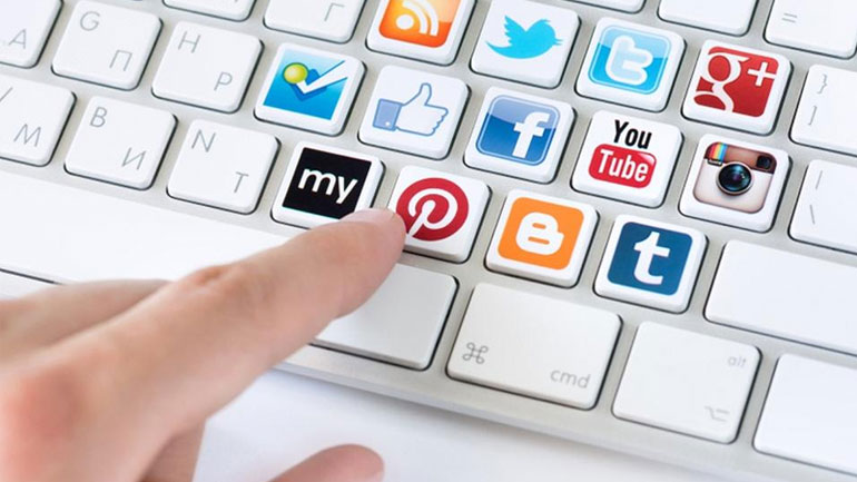 Έρευνα: Το 39% των γονέων δεν γνωρίζει τι προσωπικά δεδομένα μοιράζονται τα παιδιά τους online