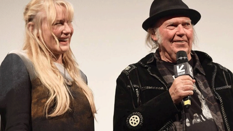 Παντρεύτηκαν ο Νιλ Γιανγκ και η Ντάριλ Χάνα