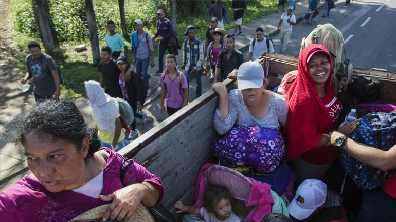 Μεξικό: Μια Γουατεμαλτέκα που συμμετέχει στο καραβάνι μεταναστών γέννησε ένα κοριτσάκι