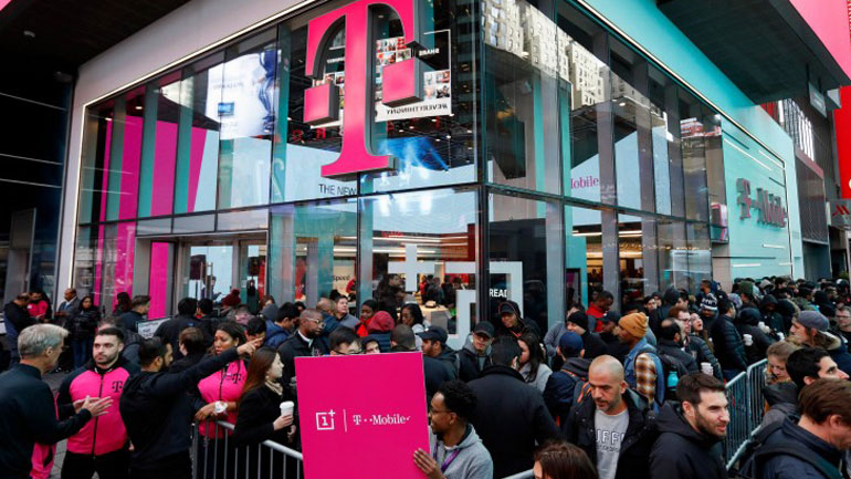 T-Mobile: Μεγαλύτερες ουρές για το OnePlus  6Τ σε σχέση με τα iPhone