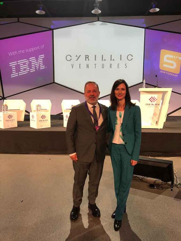 Ο Πρόεδρος της CoinArmy, Erol User, με τη Mariya Gabriel , Επίτροπο της Κομισιόν για την Ψηφιακή Οικονομία