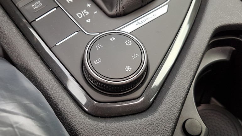 Ο περιστροφικός διακόπτης για κίνηση εκτός δρόμους αλλά και σε ιδιαίτερες συνθήκες (χιόνι κ.λπ.)