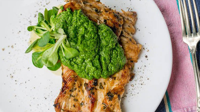 Κοτόπουλο με σάλτσα πέστο