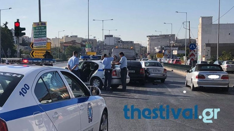 Νέα καταδίωξη διακινητή στη Θεσσαλονίκη – Είχε κρυμμένους πρόσφυγες στο πορτ-μπαγκάζ