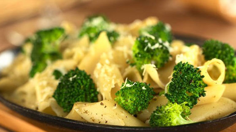 Πένες με μπρόκολο