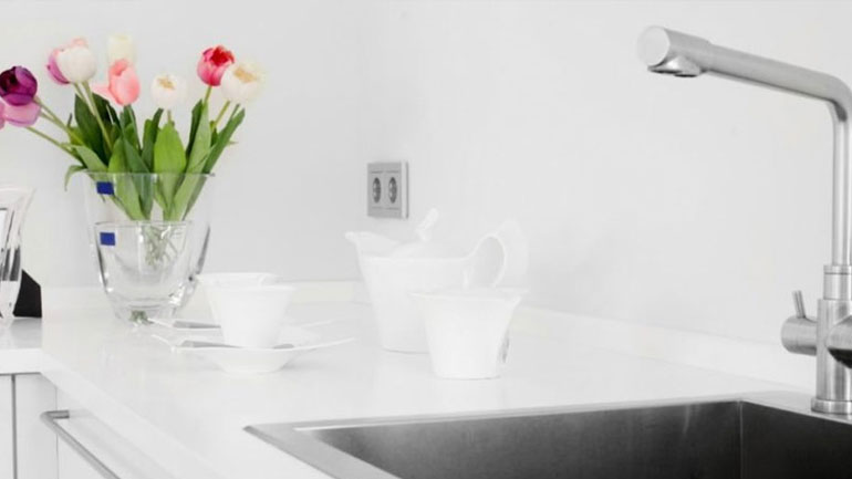 Πώς να διώξετε τα άλατα από την κουζίνα και το μπάνιο