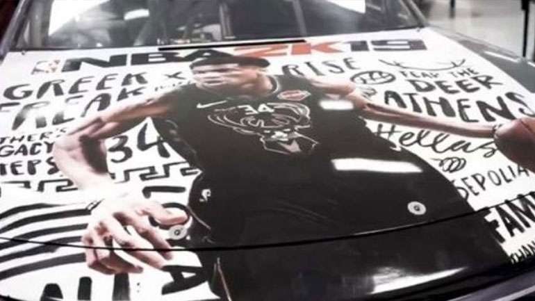 Ο Γιάννης Αντετοκούνμπο σε… καπό αυτοκινήτου του Nascar! Ο Γιάννης Αντετοκούνμπο σε… καπό αυτοκινήτου του Nascar!