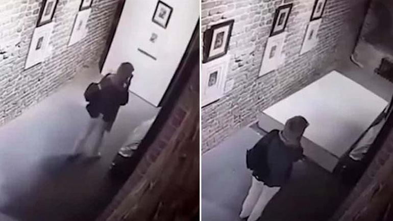 Δύο γυναίκες ρίχνουν πίνακα του Salvador Dali καθώς τραβούν μια σέλφι