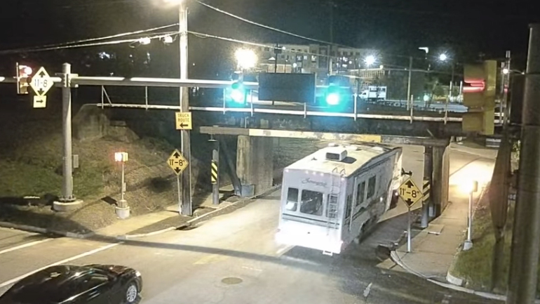 To νέο «θύμα» της διασημότερης γέφυρας! To νέο «θύμα» της διασημότερης γέφυρας!