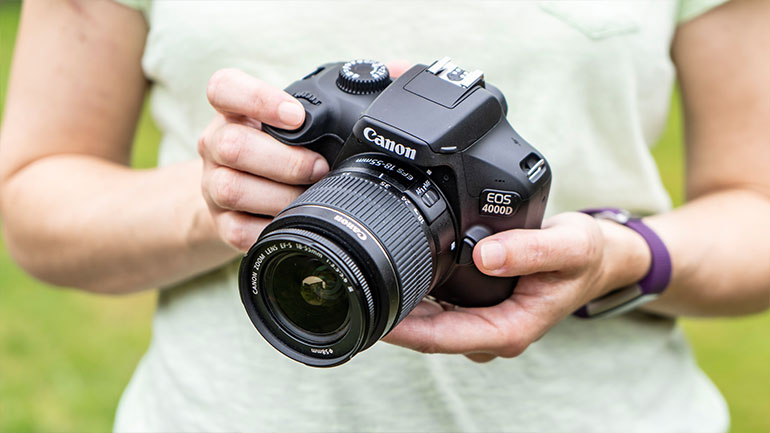 Το Public φέρνει σε αποκλειστικότητα την ολοκαίνουργια φωτογραφική μηχανή DSLR Canon EOS 4000D!