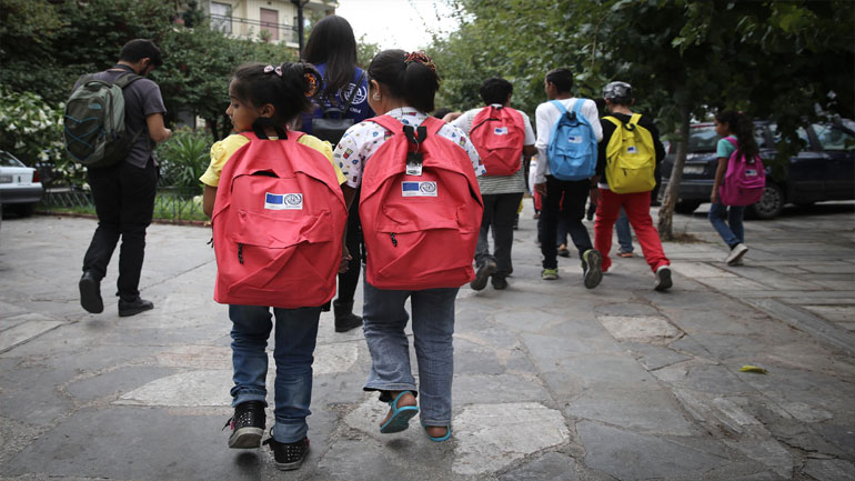 Υπ. Μεταναστευτικής Πολιτικής: «Διασφαλισμένη η φοίτηση των παιδιών-προσφύγων στα ελληνικά σχολεία»