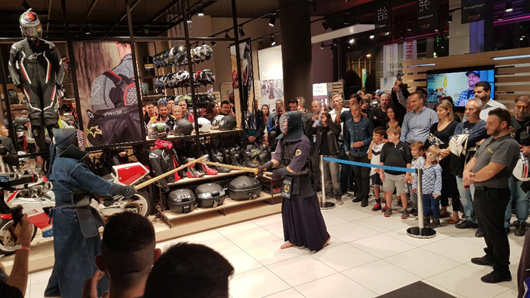 Ακόμα και live μάχες είδαμε...