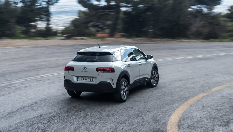 To πίσω τζάμι έχει πάχος 3,15mm