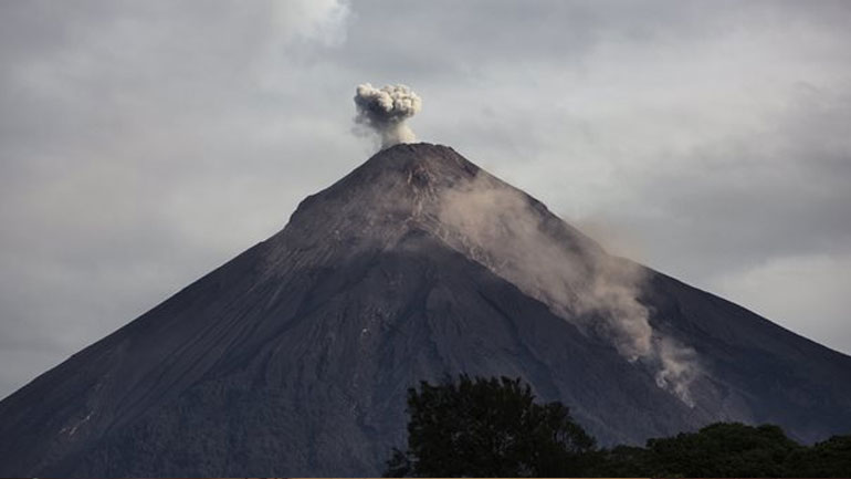 Γουατεμάλα: Ενεργοποιήθηκε το ηφαίστειο Ελ Φουέγο