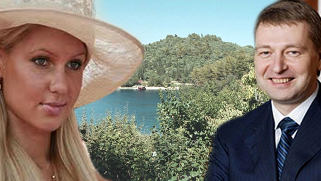 Ο ιδιοκτήτης του Σκορπιού με την κόρη του