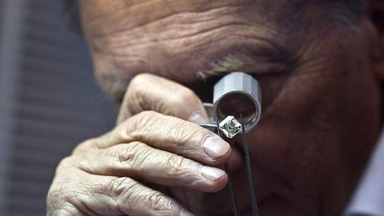 Συνελήφθησαν στο Ισραήλ ο γιος και ο αδελφός δισεκατομμυριούχου επιχειρηματία για λαθρεμπόριο διαμαντιών