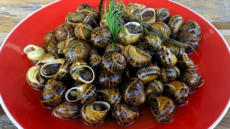 Παραδοσιακή κρητική συνταγή: Χοχλιοί μπουρμπουριστοί