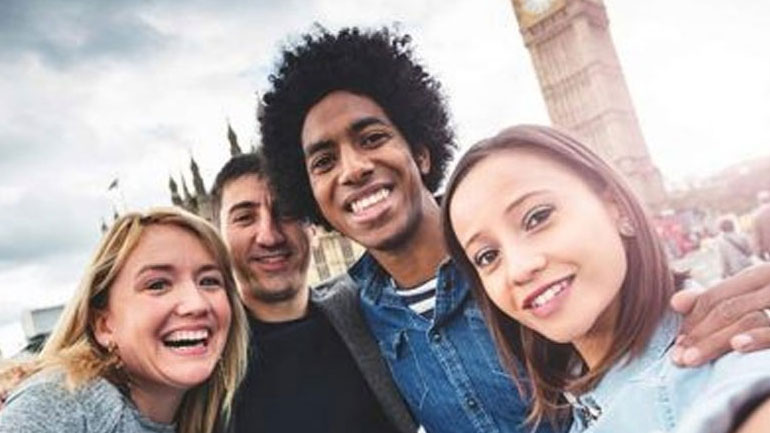 Γιατί τα ταξίδια μάς κάνουν… άπιστους;