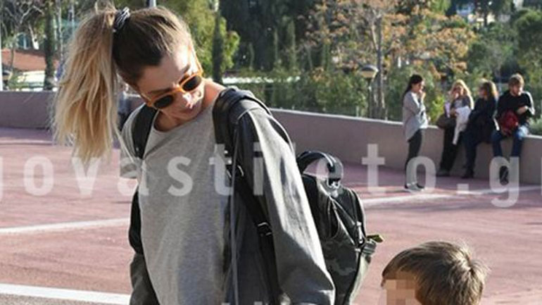 Σύλβια Δεληκούρα: Πρωινή βόλτα στο Φάληρο με τον γιο της Ορφέα