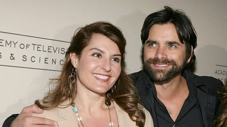 Νία Βαρντάλος και Τζον Στάμος μαζί σε εκστρατεία για το πυρόπληκτο Λύρειο Ορφανοτροφείο