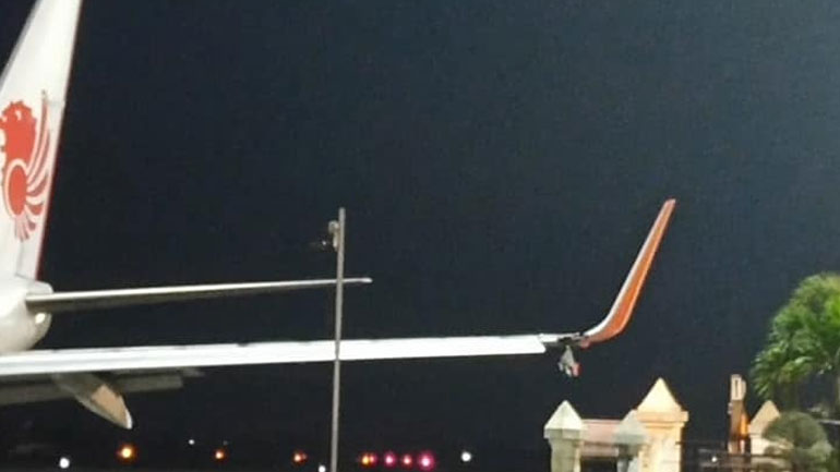 Ινδονησία: Αεροσκάφος της εταιρείας Lion Air χτύπησε σε στύλο τη στιγμή της απογείωσης