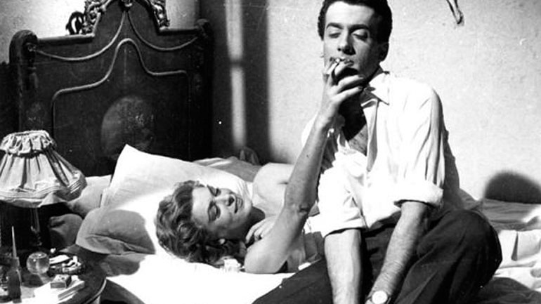 “Παρουσιάστε όπλα! Επιτέλους, ένας εραστής στο θέατρο”!