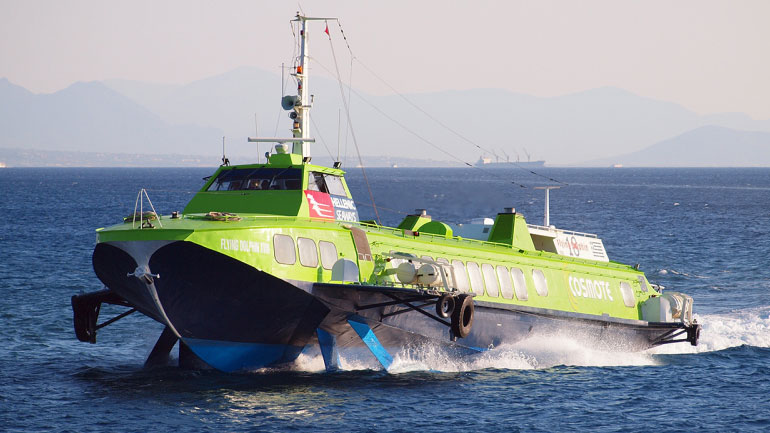 Στο λιμάνι του Πειραιά λόγω μηχανικής βλάβης επέστρεψε το υδροπτέρυγο Flying Dolphin ΧVII