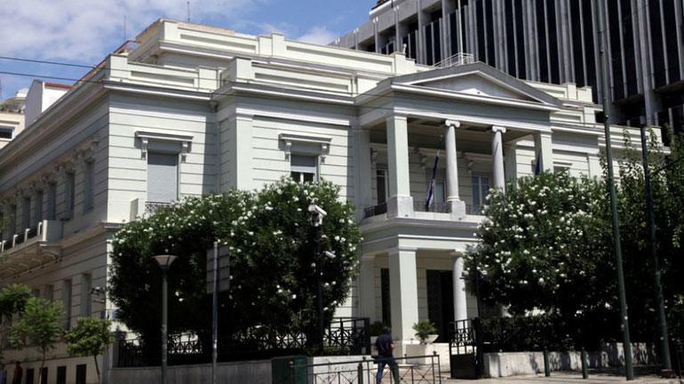 Αντιδρούν οι διπλωμάτες στην εξαίρεσή τους από την καταβολή αναδρομικών