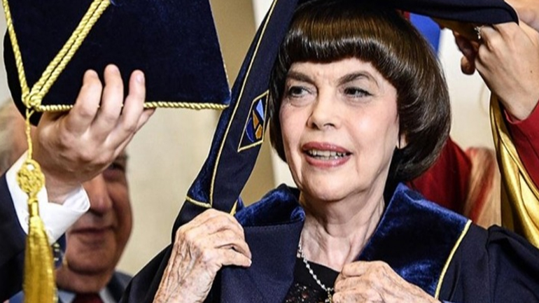 Από τον Τσαϊκόφσκι στον Μότσαρτ, η Μιρέιγ Ματιέ ερμηνεύει «Τα Κλασικά» της