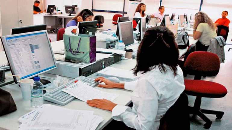 Υποχρεωτικά μέχρι το τέλος του έτους άδειες και επιδόματα αδείας