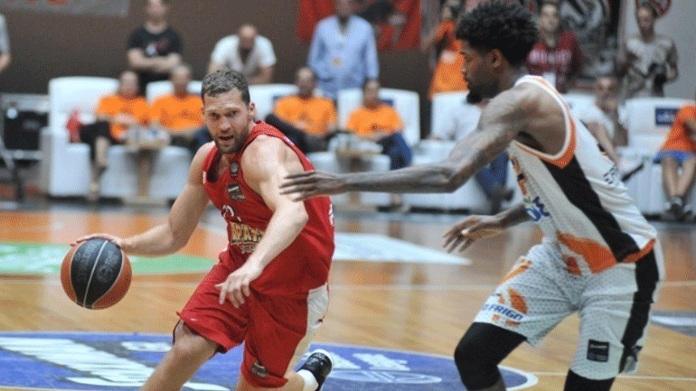 Ολυμπιακός: Χωρίς τον Στρέλνιεκς στο ευρωπαϊκό ντέρμπι «αιωνίων»