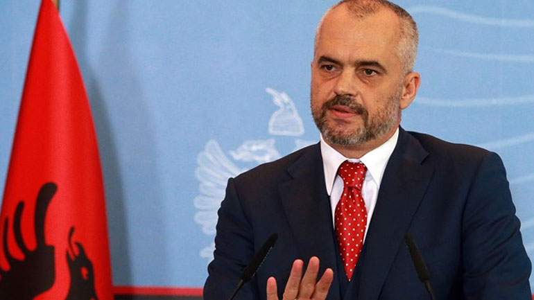 E. Ράμα: «Προβοκάτορες κηδειών» στην κηδεία του Κατσίφα E. Ράμα: «Προβοκάτορες κηδειών» στην κηδεία του Κατσίφα