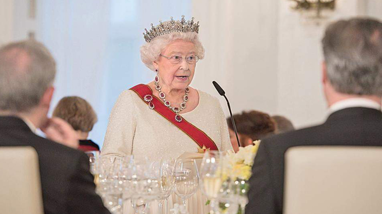 Βρετανία: Η βασίλισσα Ελισάβετ απέτισε φόρο τιμής στους πεσόντες του Α΄ Παγκοσμίου