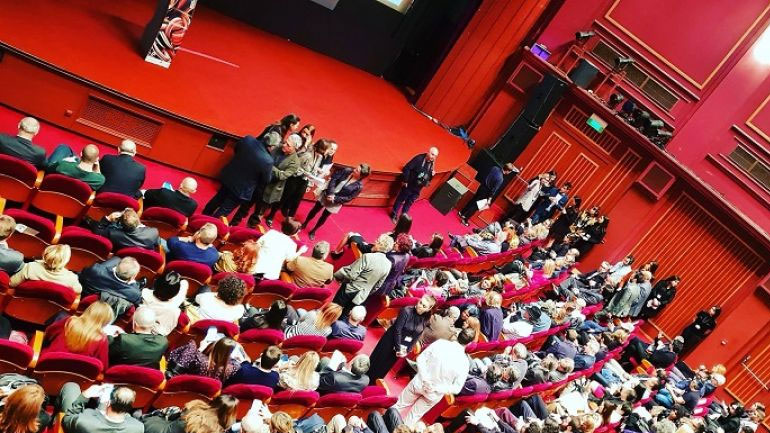 Θεσσαλονίκη: Τα βραβεία του 59ου Φεστιβάλ Κινηματογράφου – Στην ταινία «Ρέι και Λιζ» ο Χρυσός Αλέξανδρος