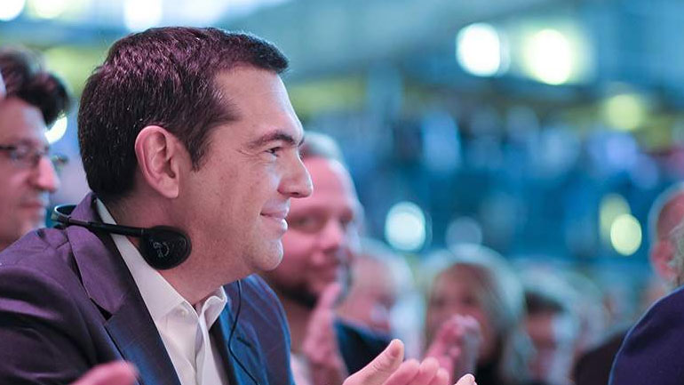 Την «Ειρήνη» του Αριστοφάνη δώρισε ο Αλ. Τσίπρας στη «Βιβλιοθήκη της Ειρήνης»