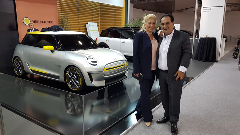 Ο Άρης Γαλανόπουλος είναι ένας από τους ανθρώπους που βρίσκονται πίσω από την διοργάνωση της έκθεσης αυτοκινήτου (στο πλευρό του η ακούραστη Εύα Τριανταφύλλου)