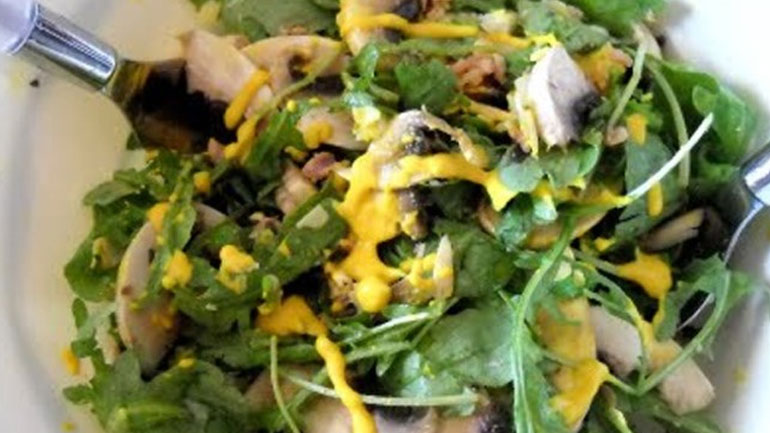 Πώς να εμπλουτίσετε την σαλάτα σας